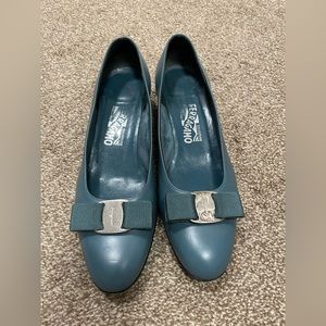 Blue-green Ferragamo Varas low heels sz 8.5